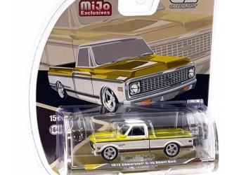 GreenLight 1:64 1972 Chevy C-10 Mijo Exclusives